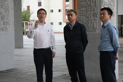 都勻市長張宗良一行蒞臨貴州經(jīng)貿(mào)職業(yè)技術學院調(diào)研 助力區(qū)域商貿(mào)人才培養(yǎng)